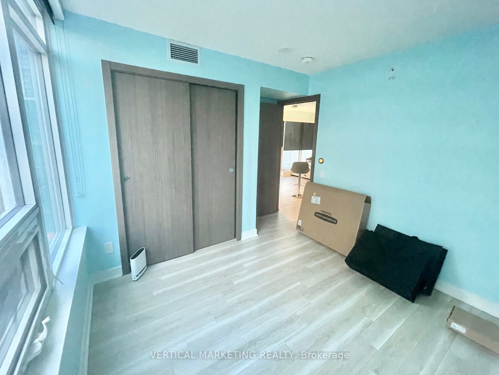 19 Bathurst Street, #611