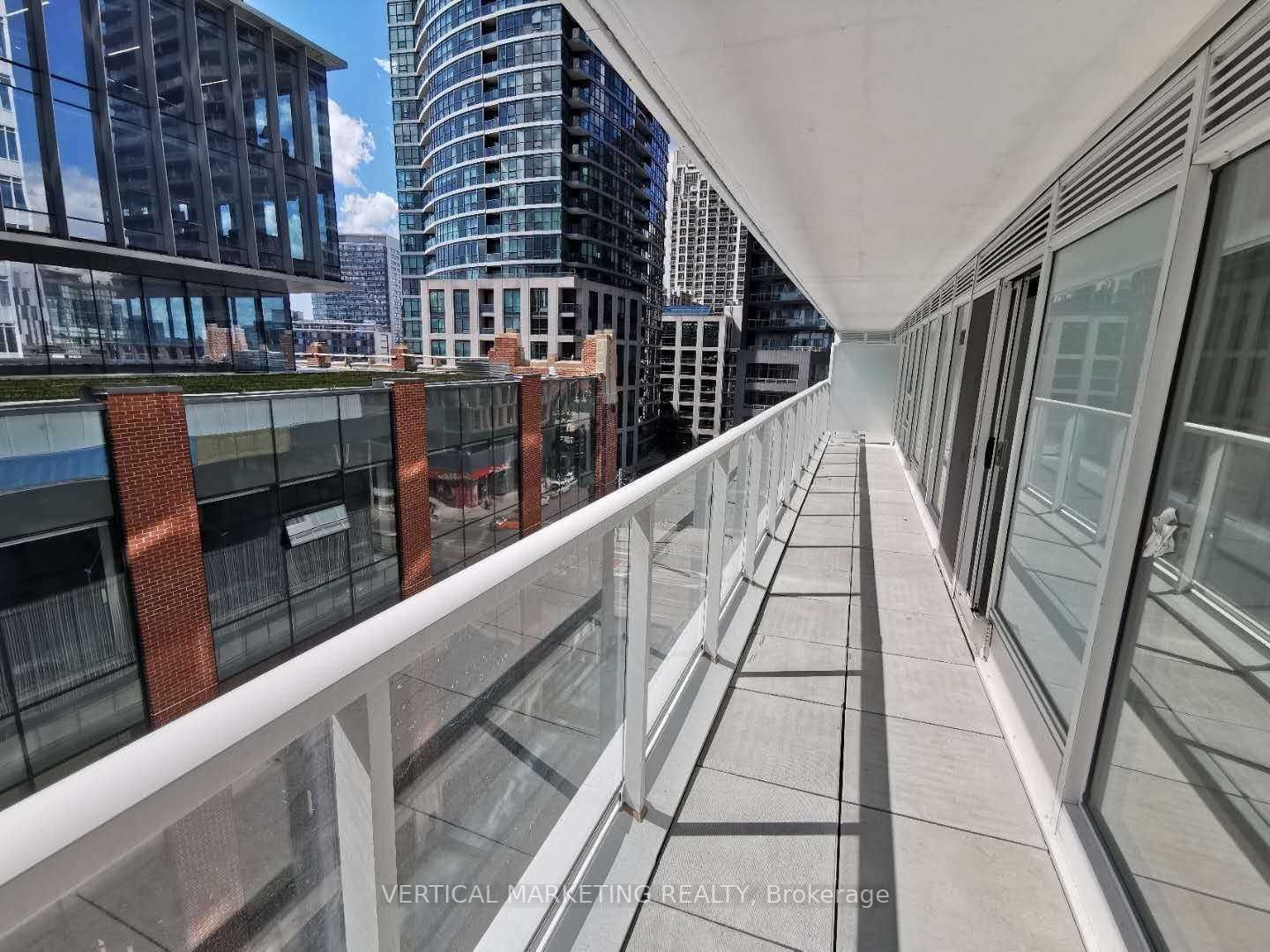 19 Bathurst Street, #611