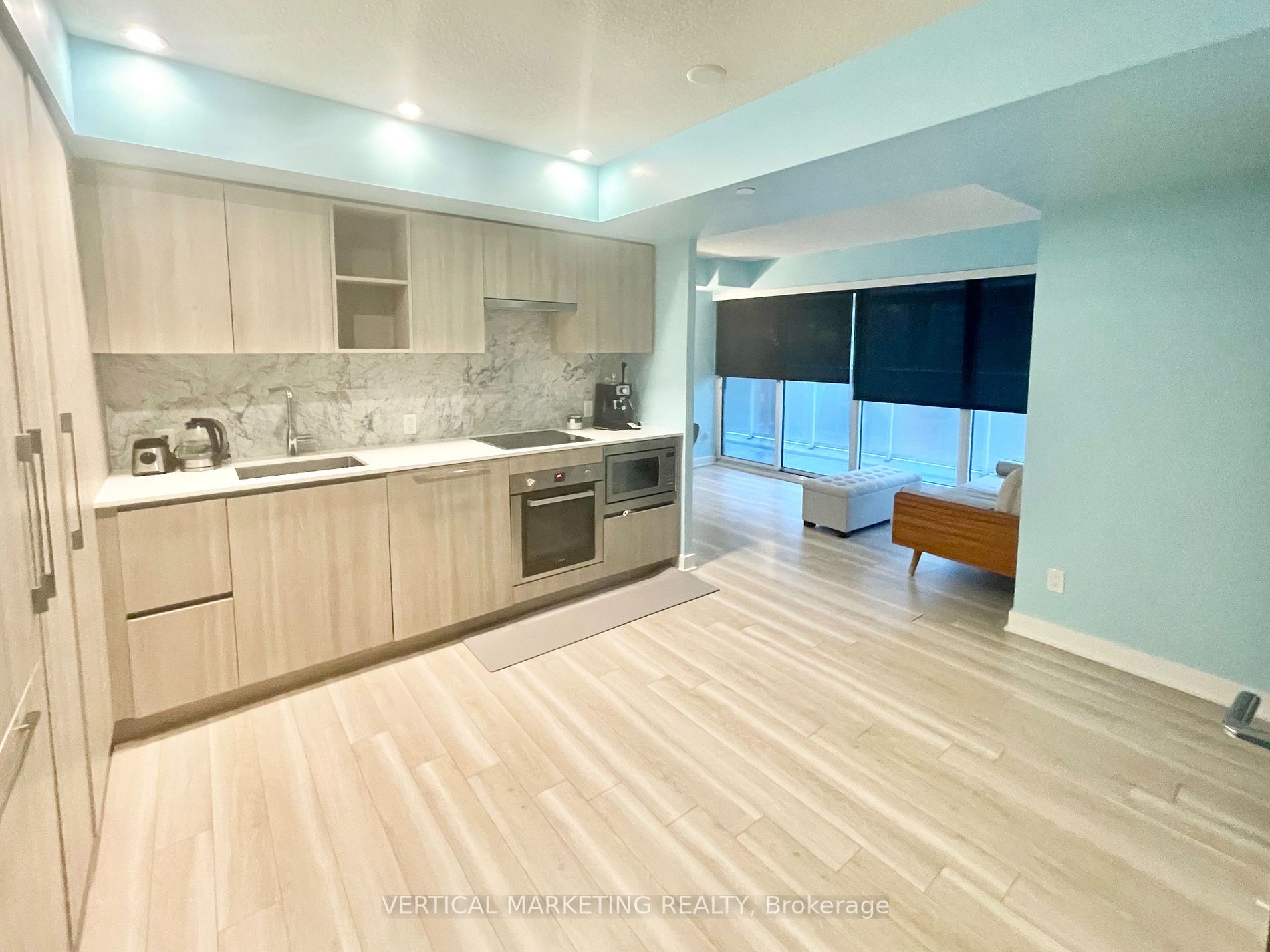 19 Bathurst Street, #611