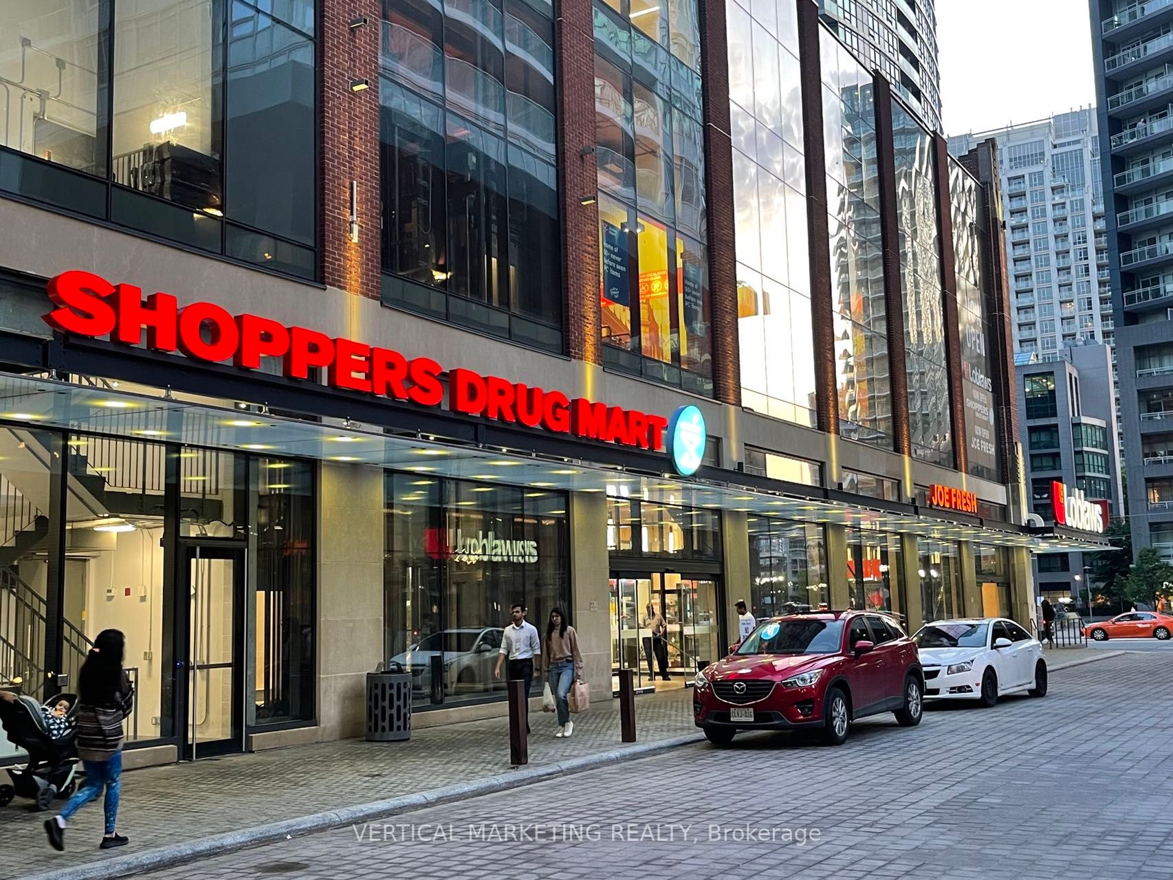 19 Bathurst Street, #611