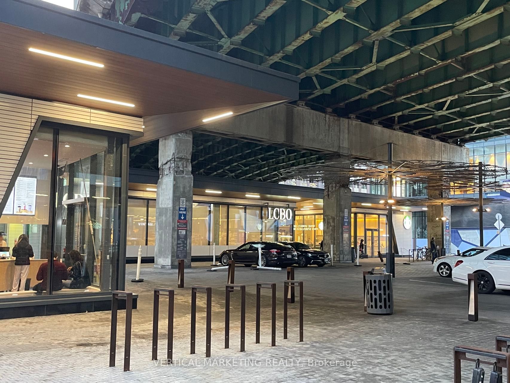 19 Bathurst Street, #611
