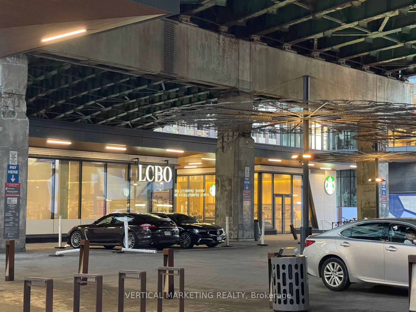 19 Bathurst Street, #611