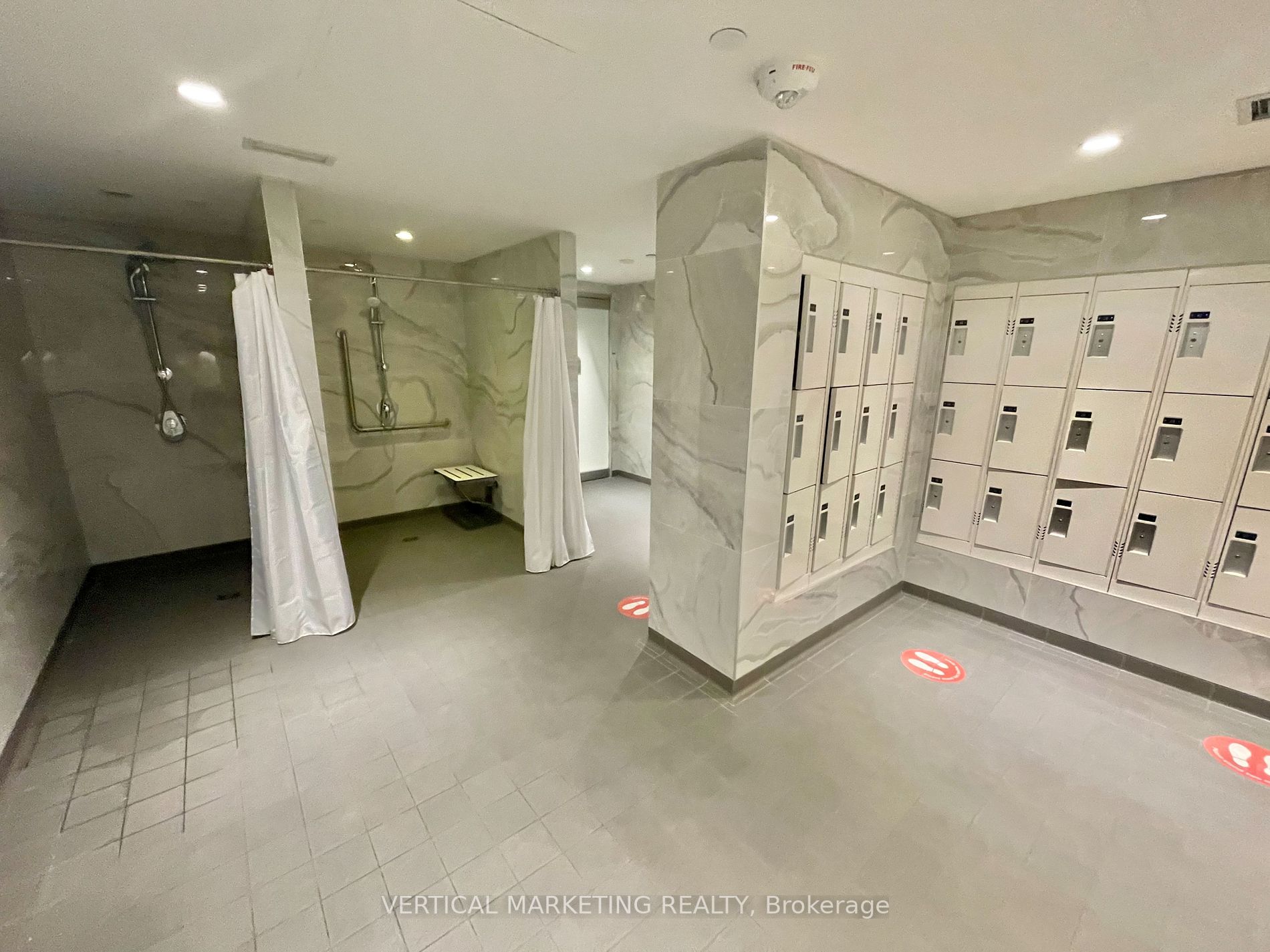 19 Bathurst Street, #611
