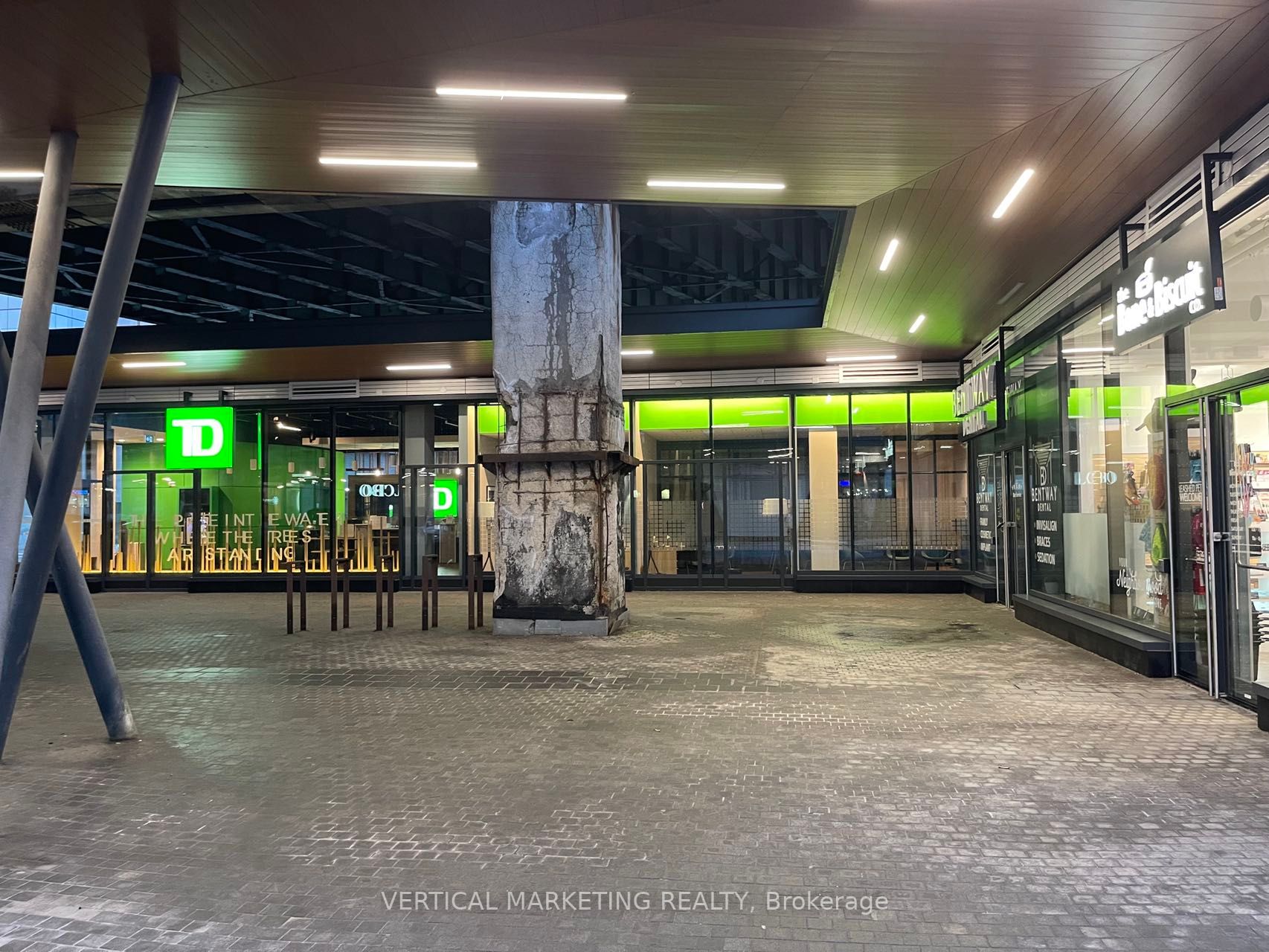 19 Bathurst Street, #611