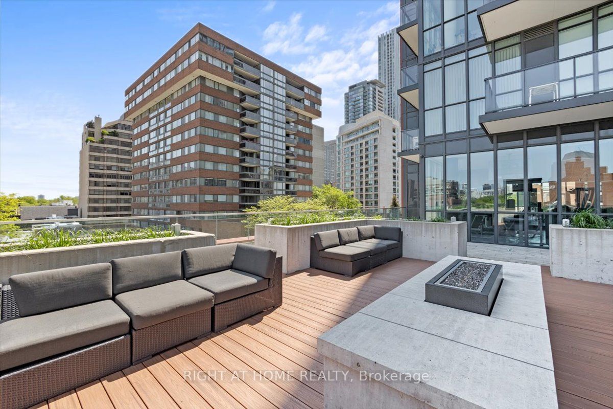 32 Davenport Road, #304