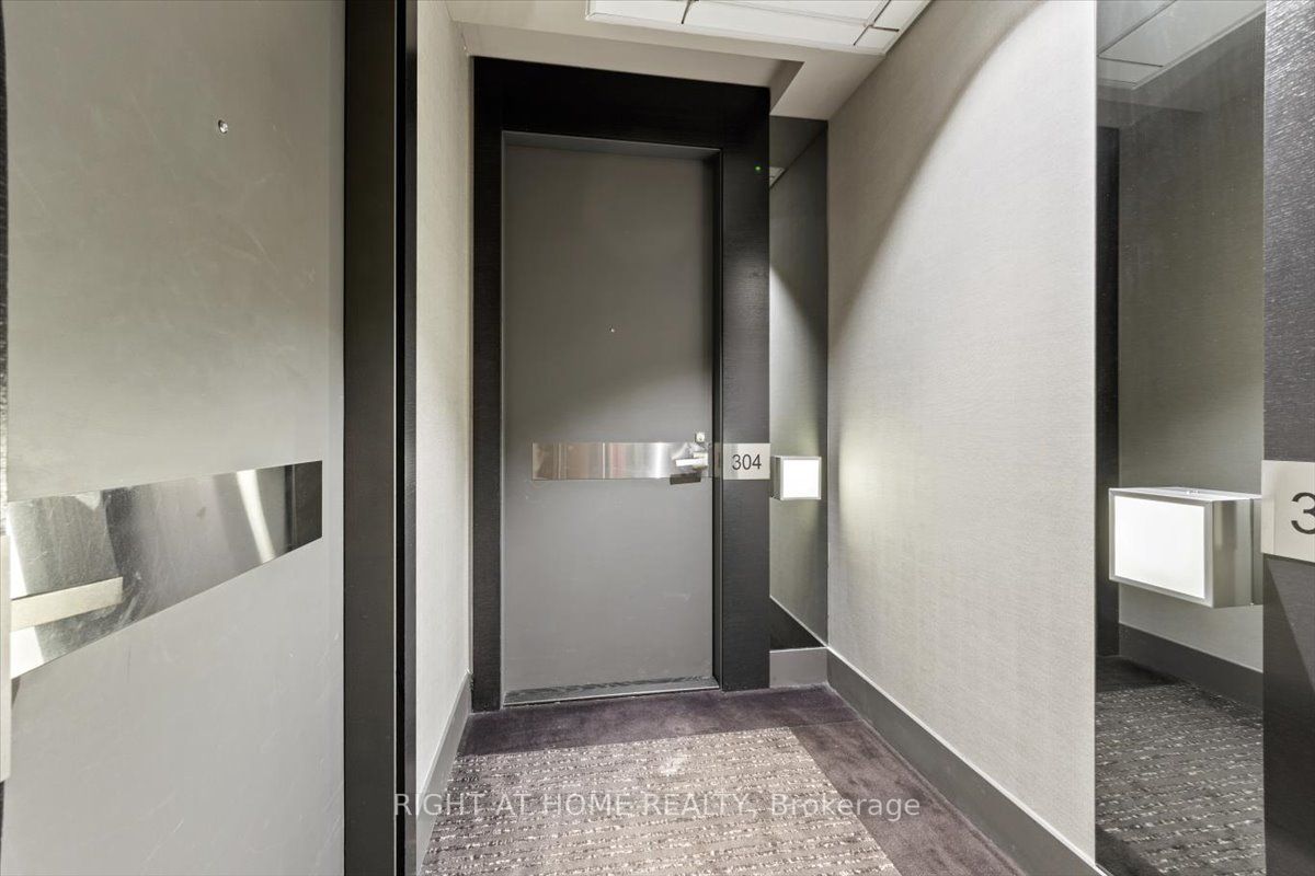 32 Davenport Road, #304