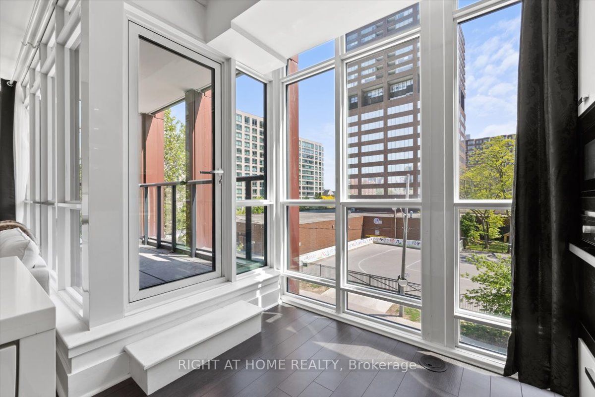 32 Davenport Road, #304