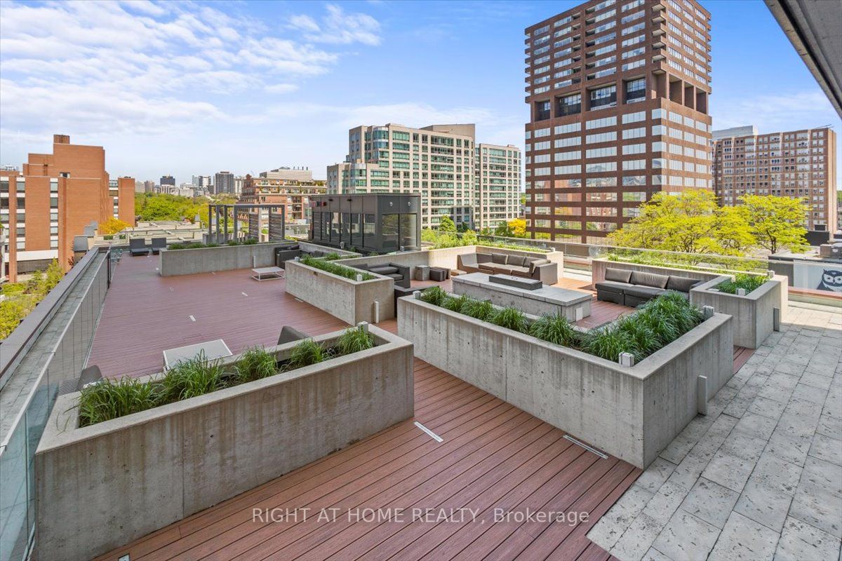 32 Davenport Road, #304
