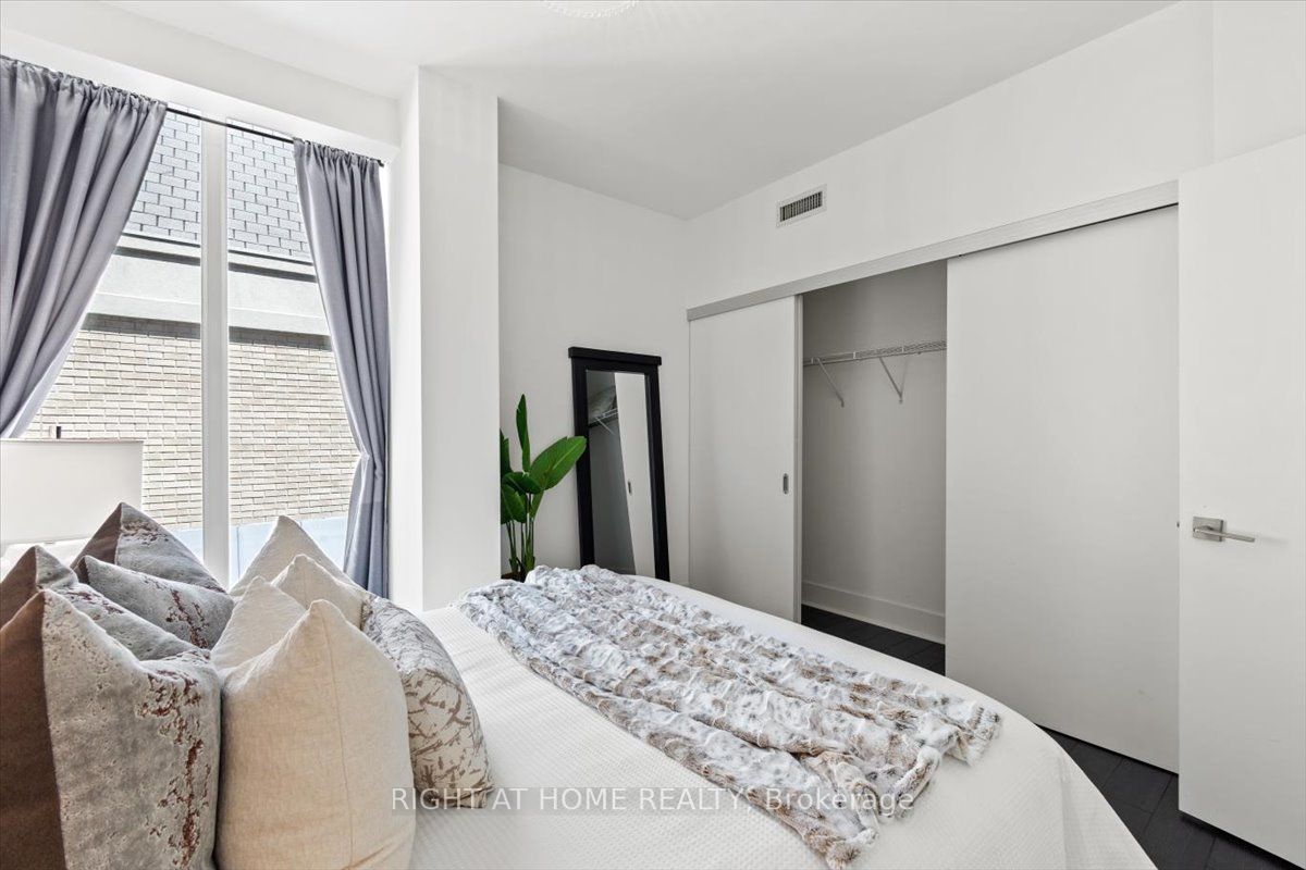 32 Davenport Road, #304