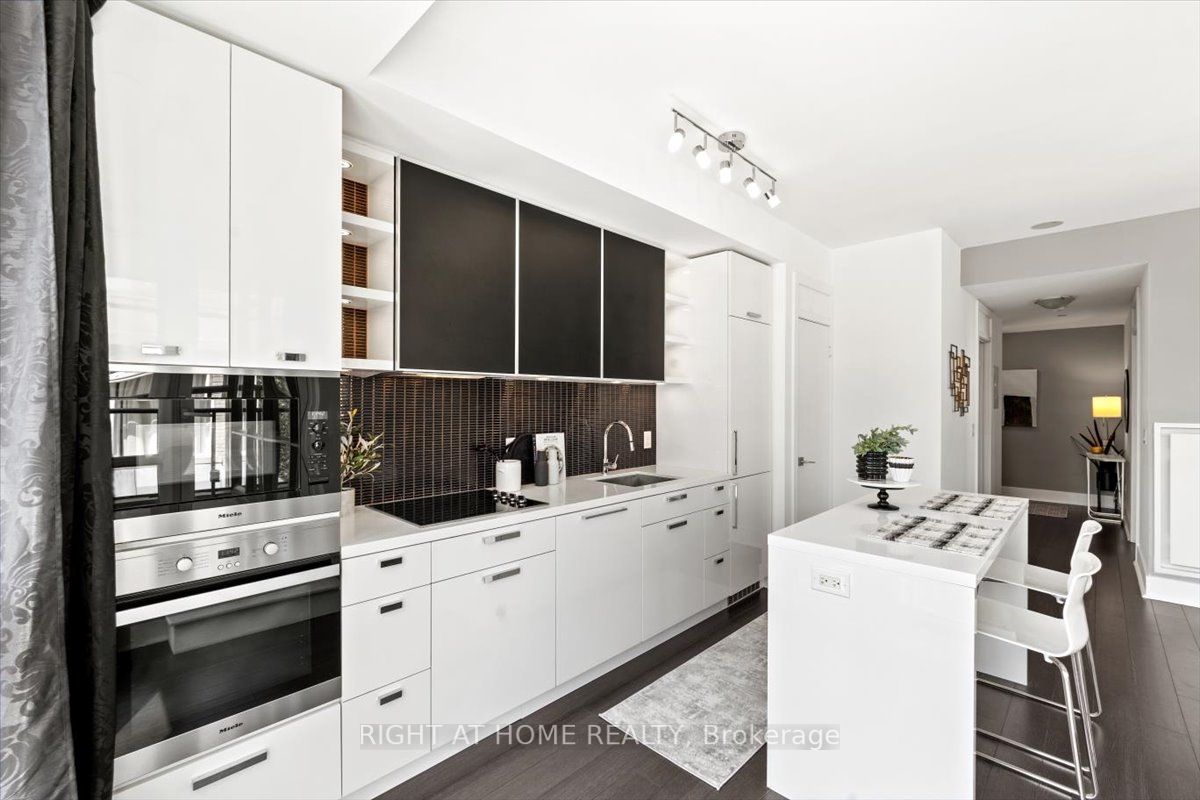 32 Davenport Road, #304