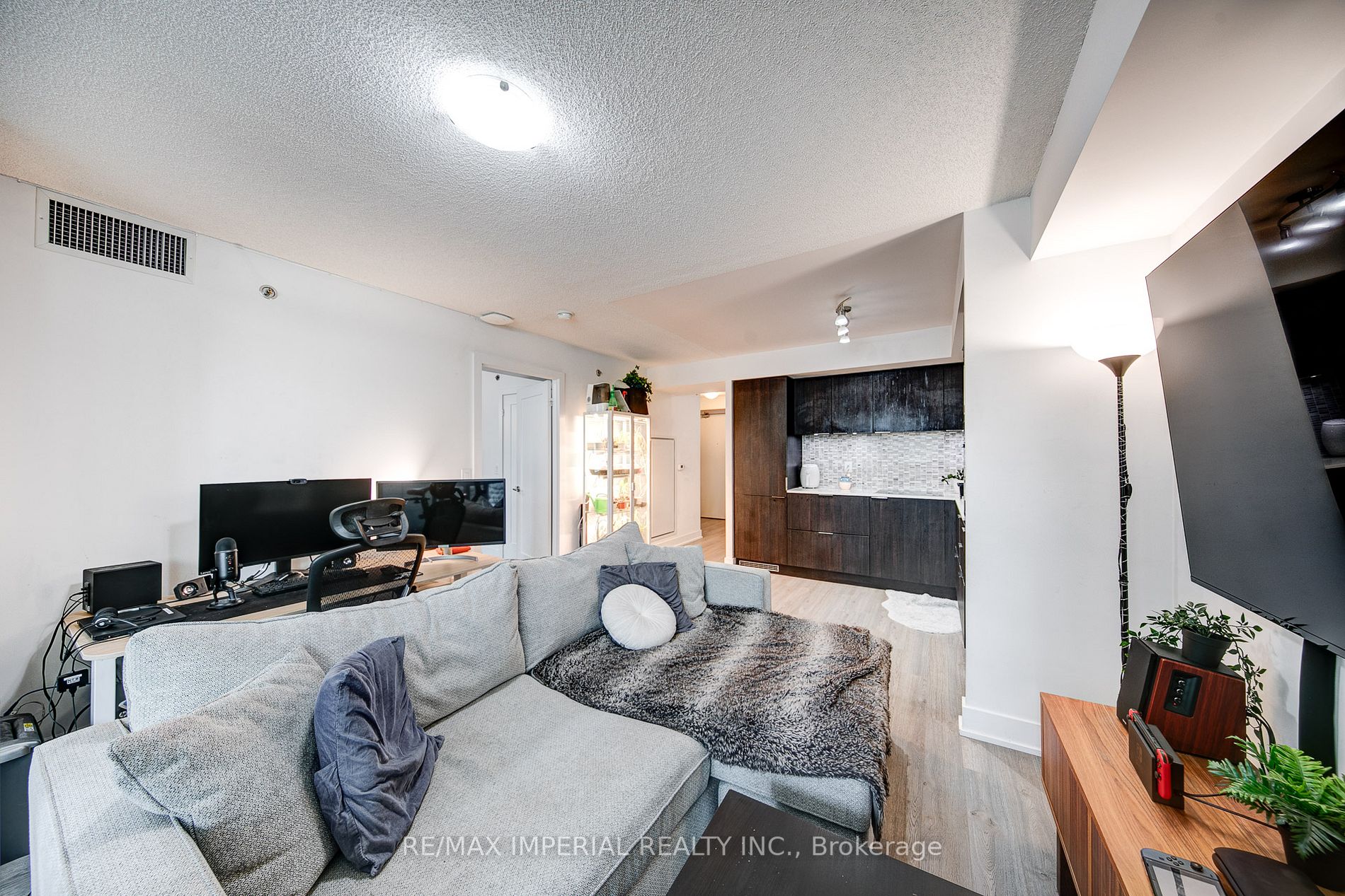 318 Richmond St W, #811