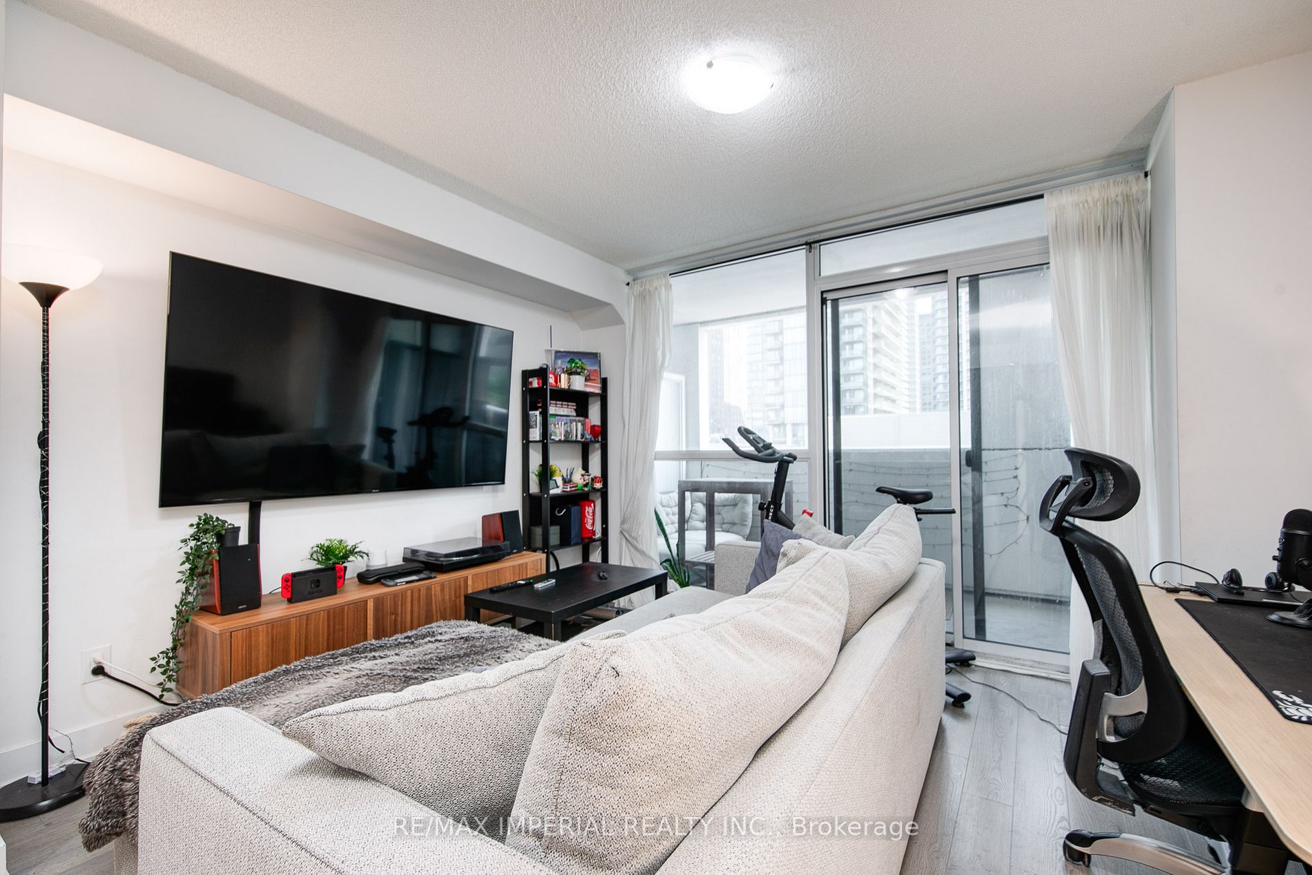 318 Richmond St W, #811