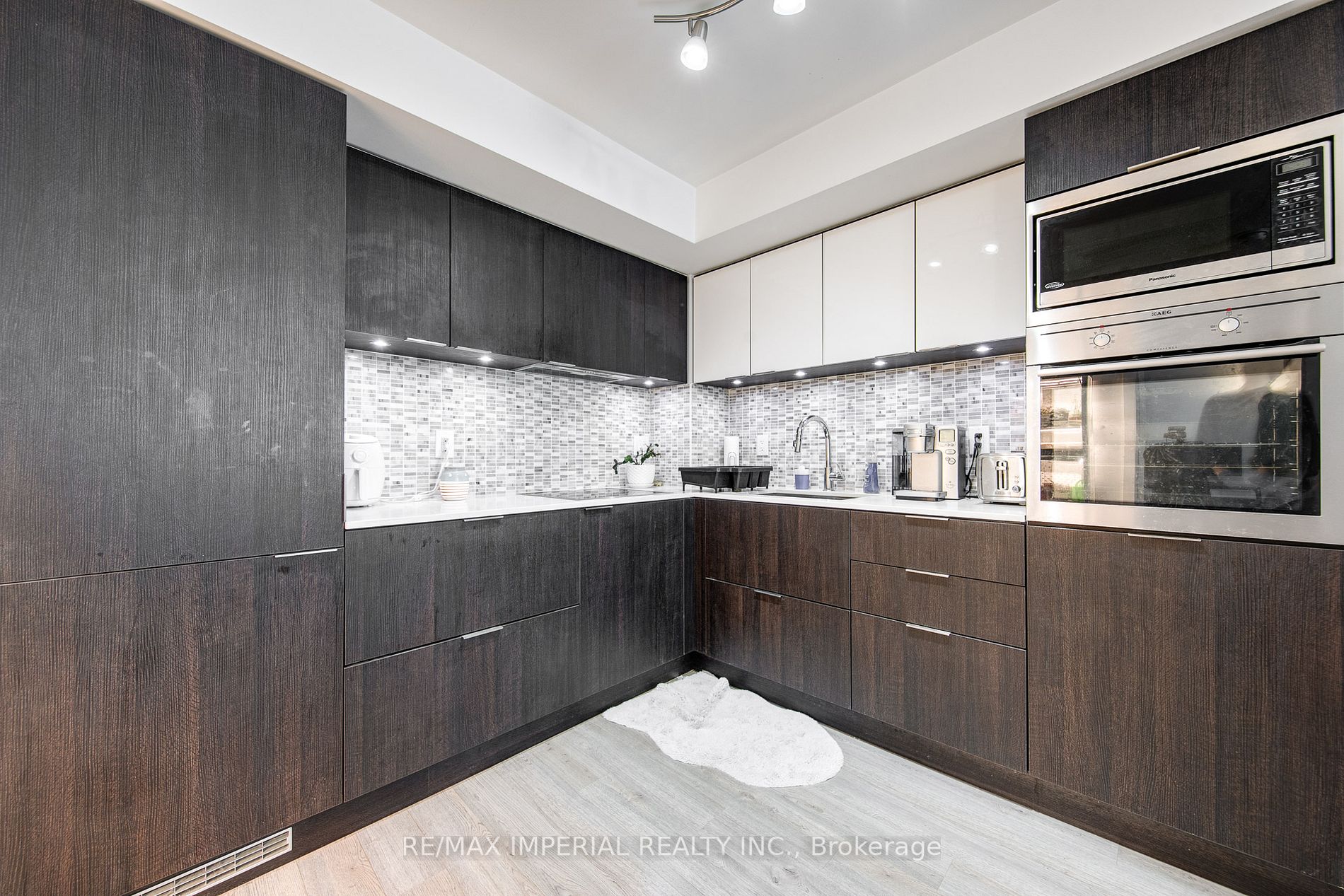 318 Richmond St W, #811