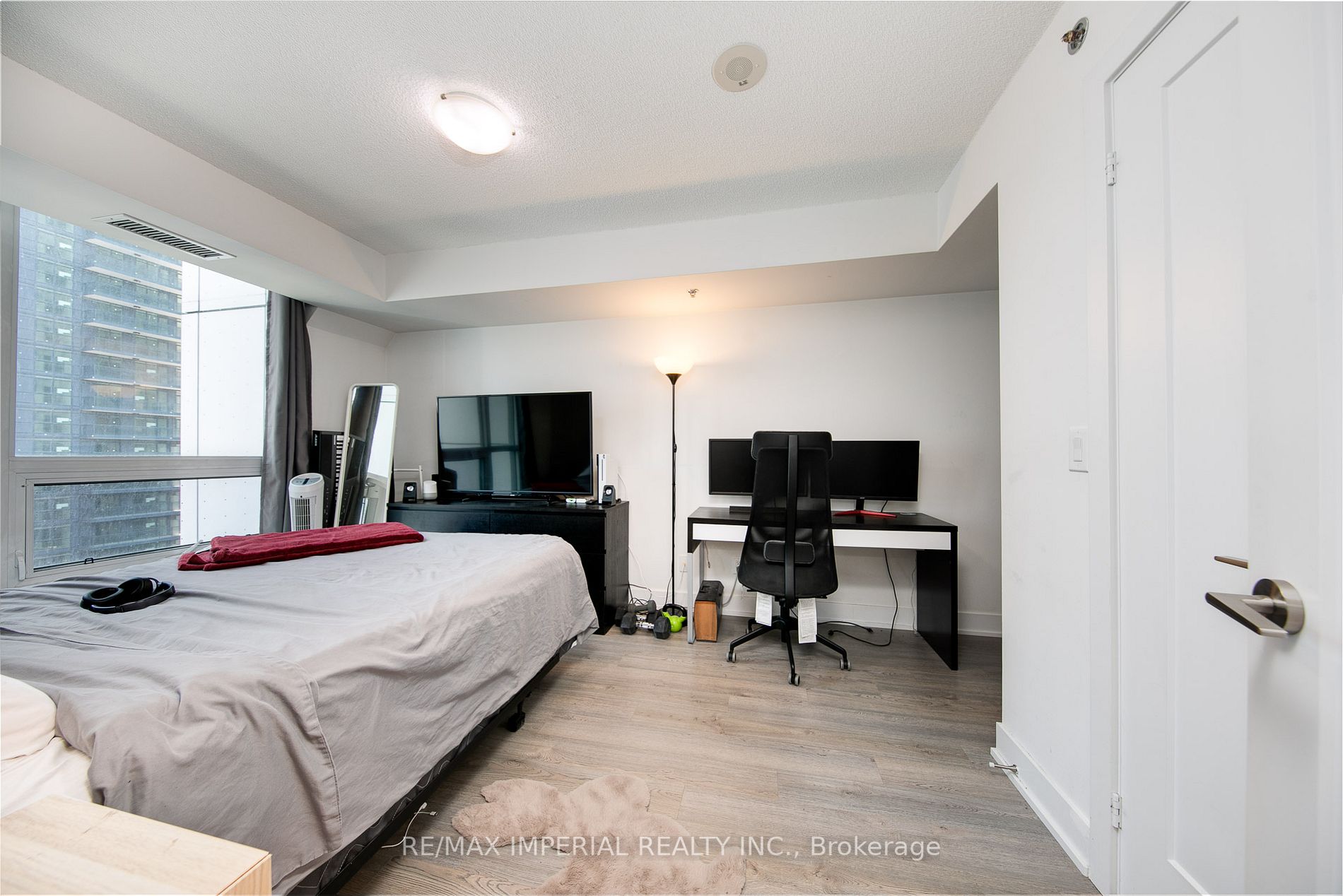 318 Richmond St W, #811