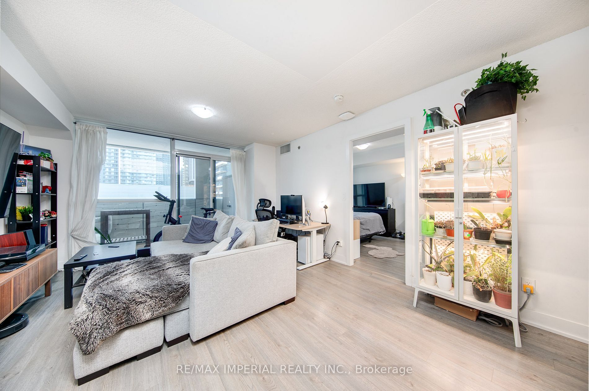 318 Richmond St W, #811
