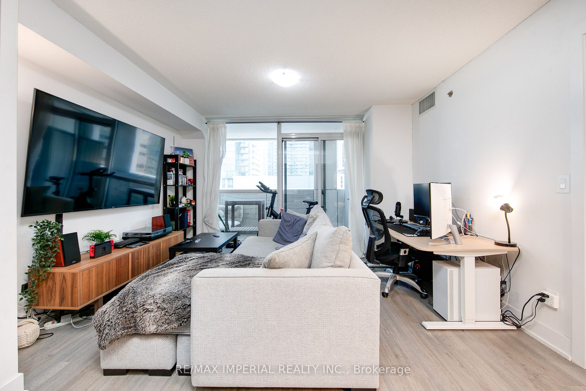 318 Richmond St W, #811