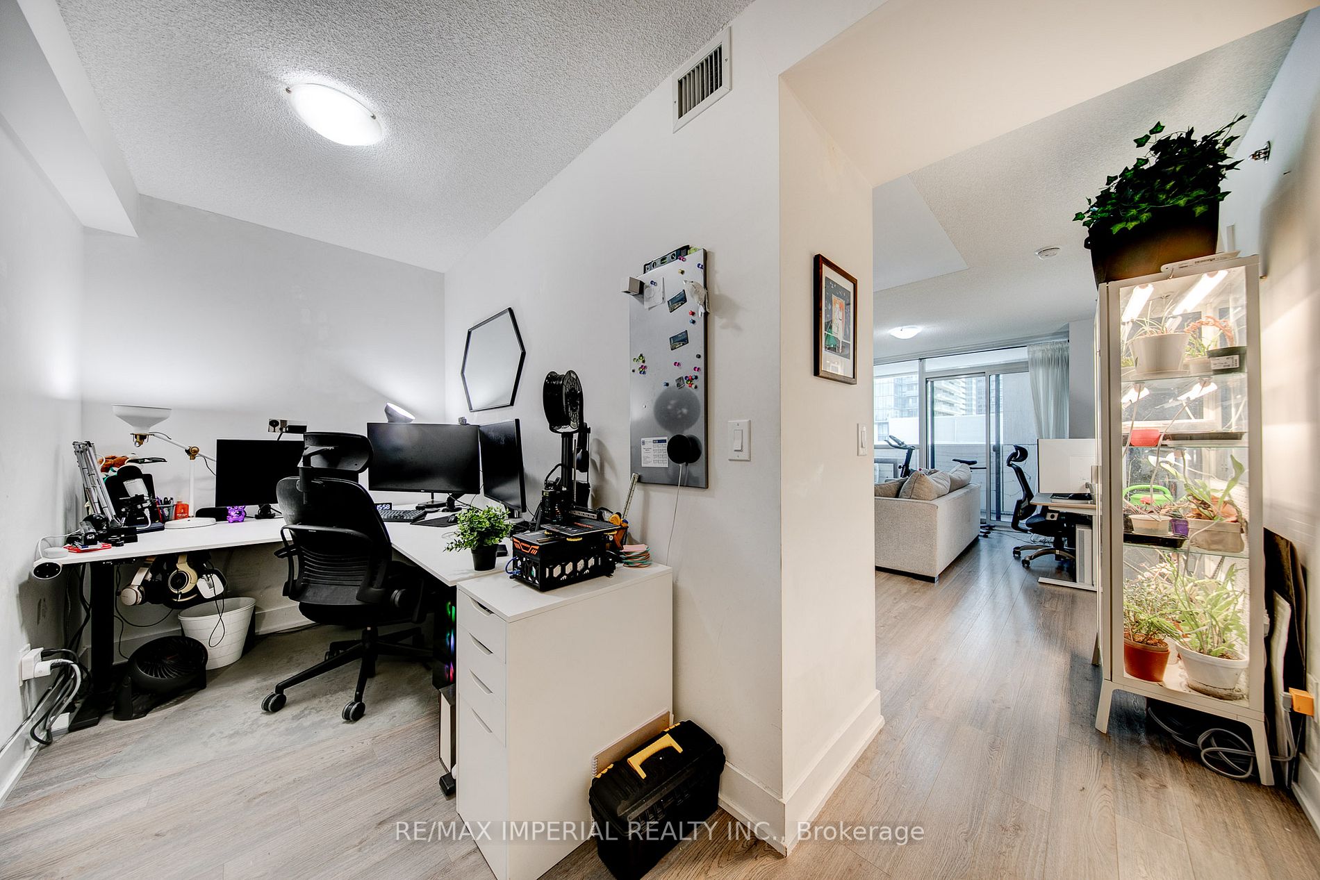 318 Richmond St W, #811