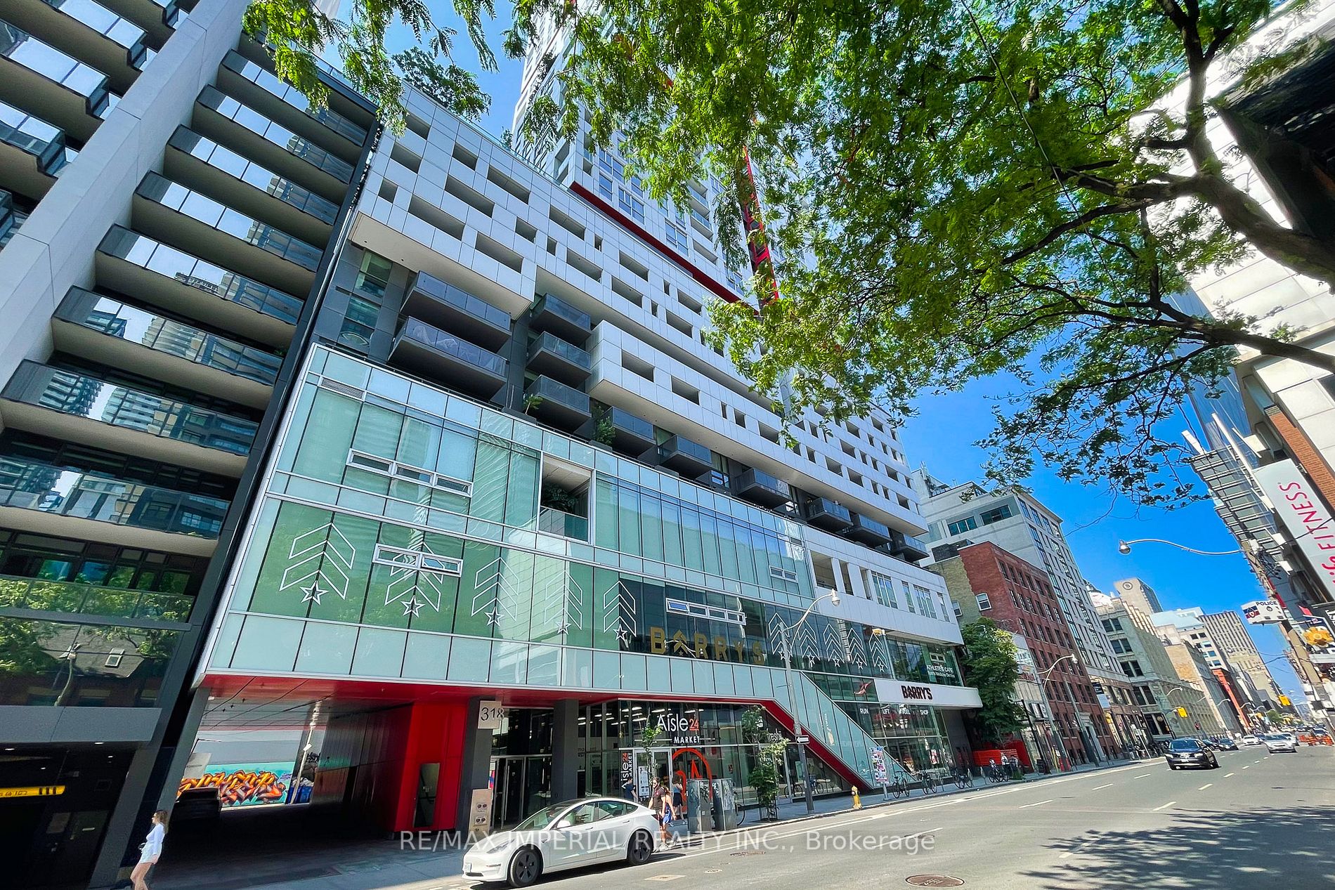 318 Richmond St W, #811