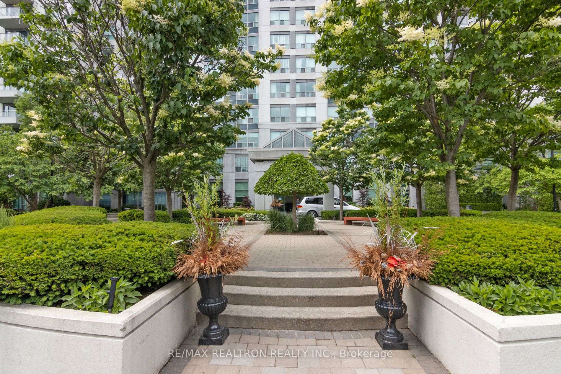 188 Doris Ave, #608