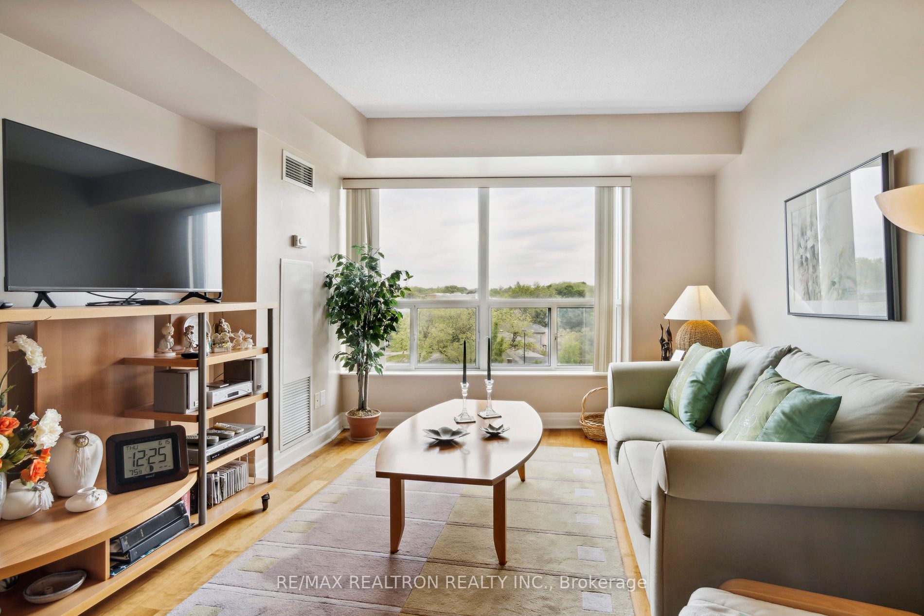 188 Doris Ave, #608