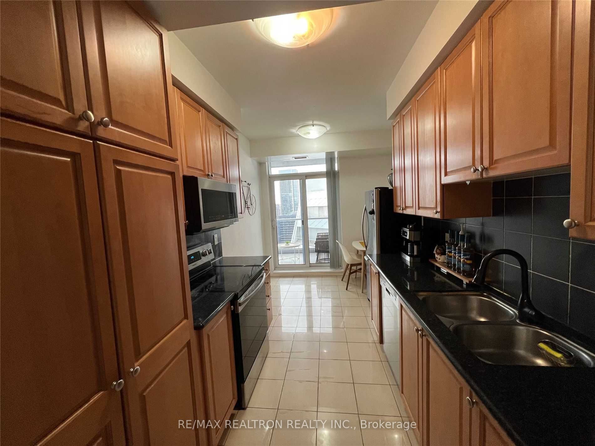 4968 Yonge St, #Ph203