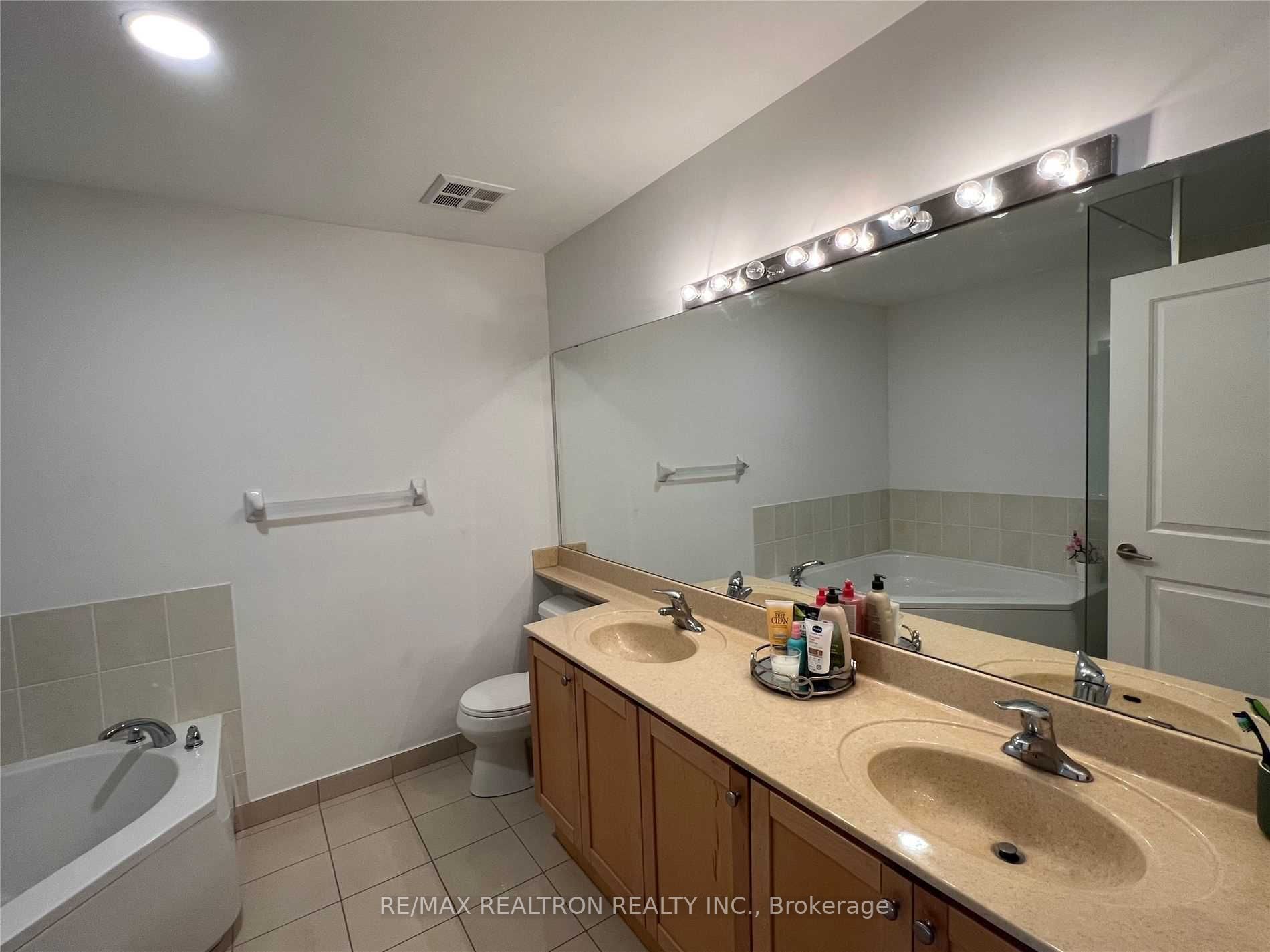 4968 Yonge St, #Ph203