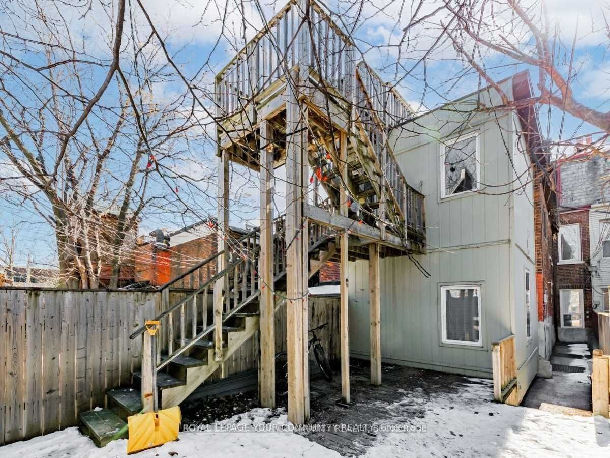 256 Gerrard St E