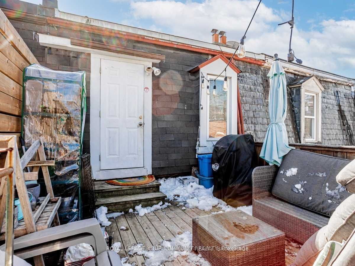 256 Gerrard St E