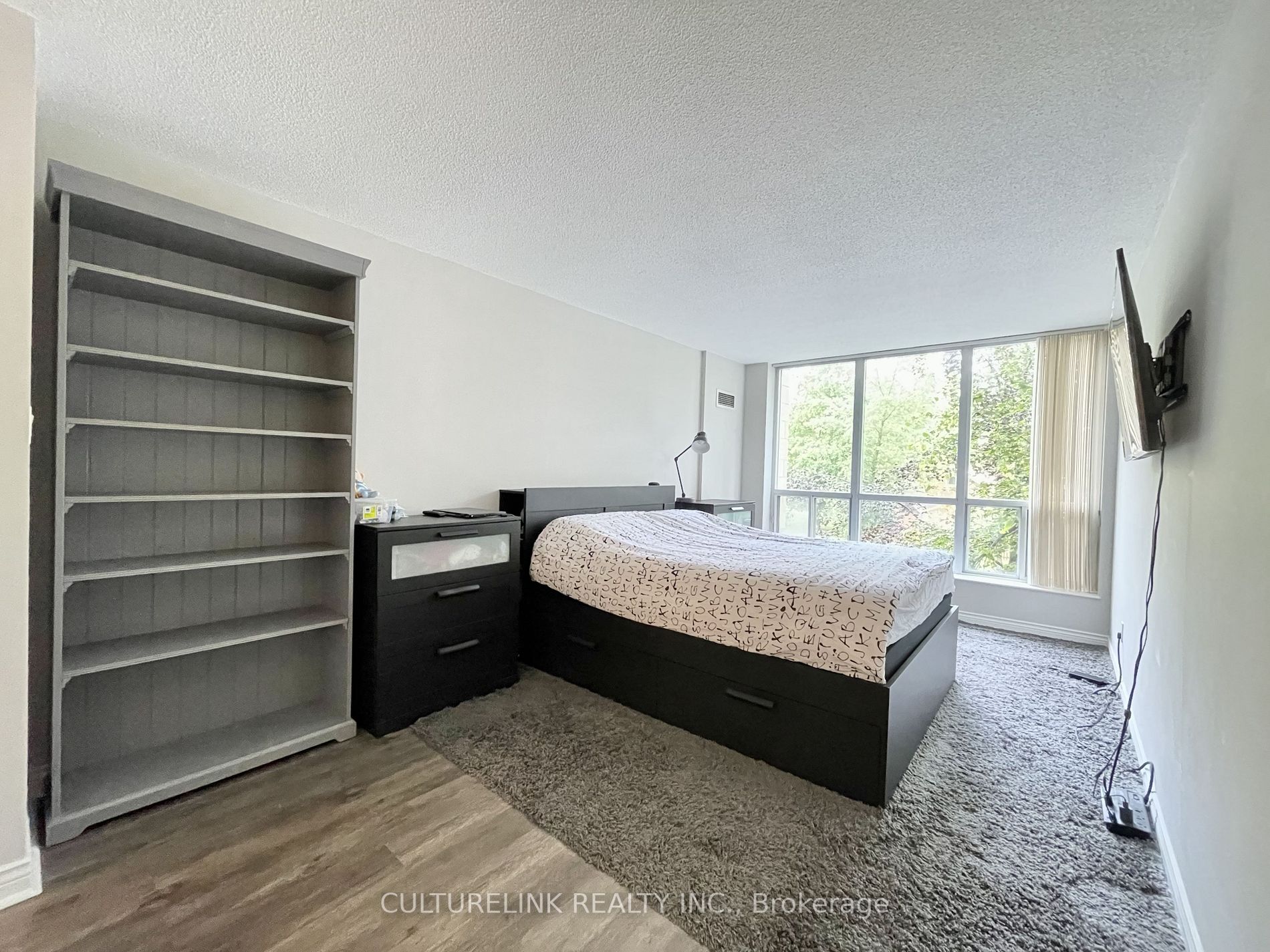 256 Doris Avenue, #206