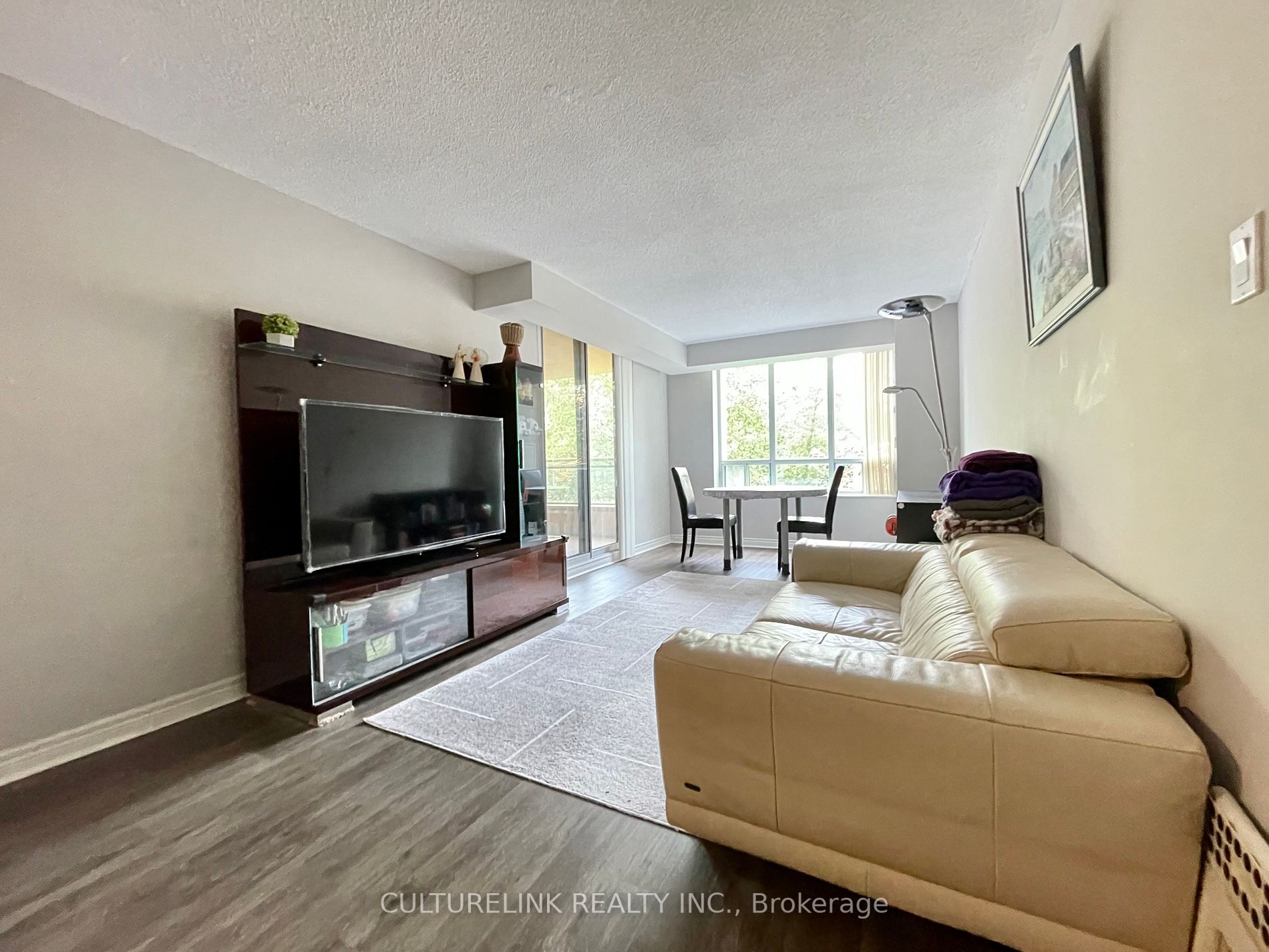 256 Doris Avenue, #206