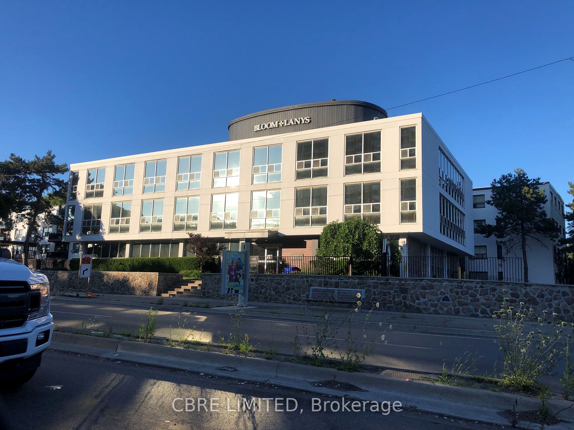 2171 Avenue Rd, #303