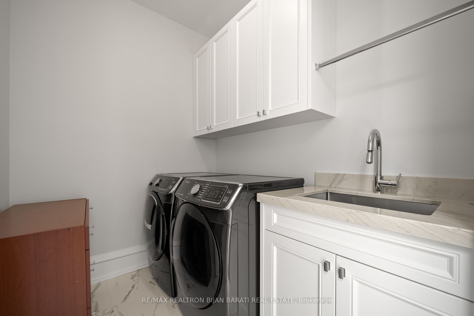 6 Harnish Crescent