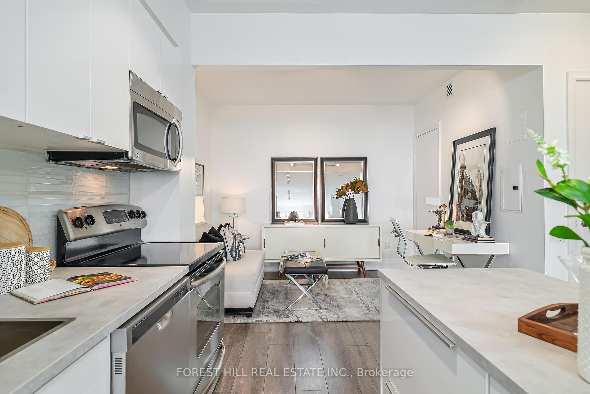 2191 Yonge St, #3906