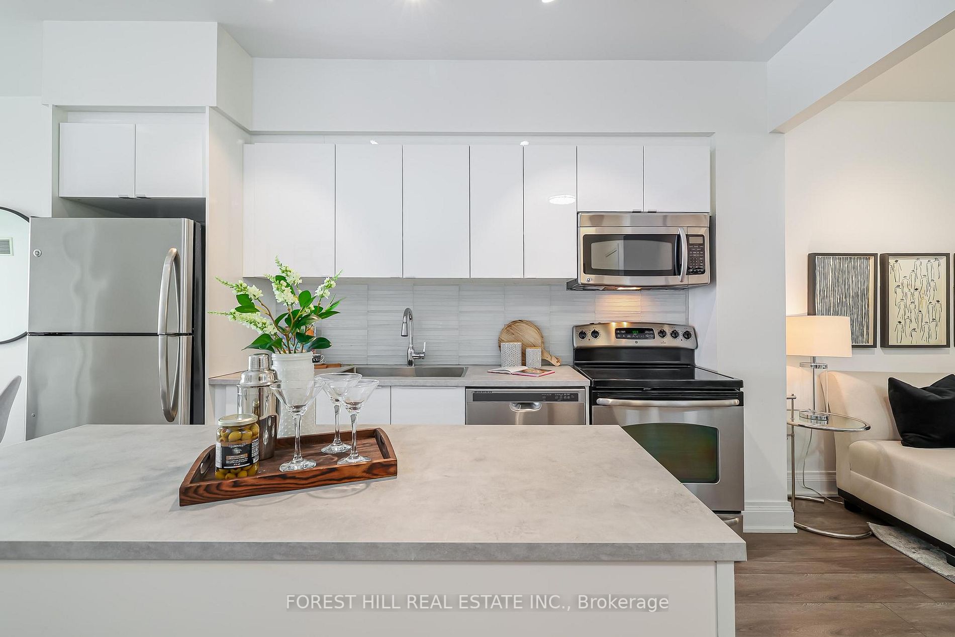 2191 Yonge St, #3906