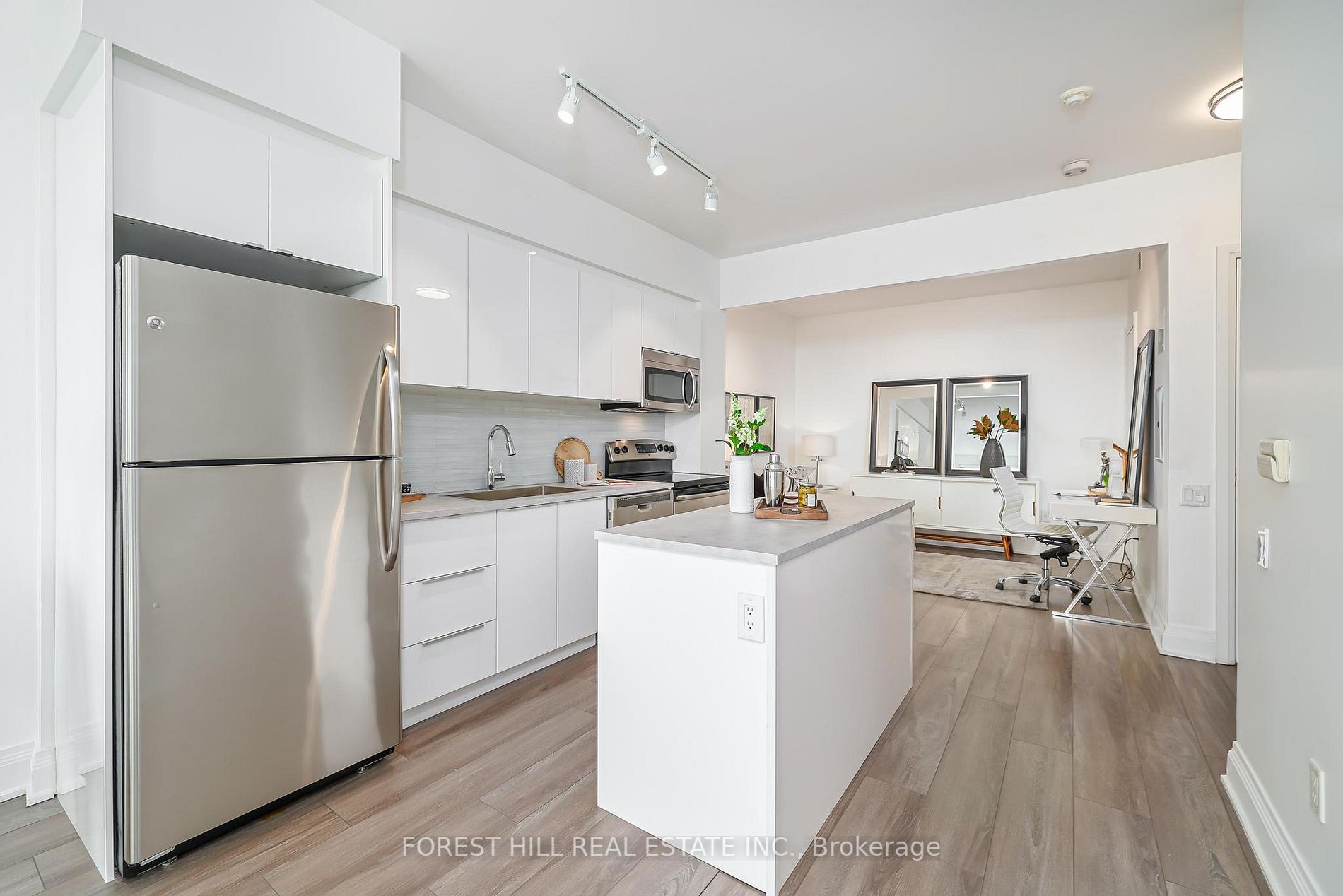 2191 Yonge St, #3906