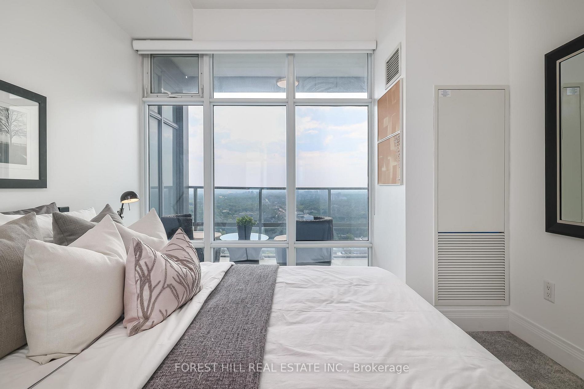 2191 Yonge St, #3906