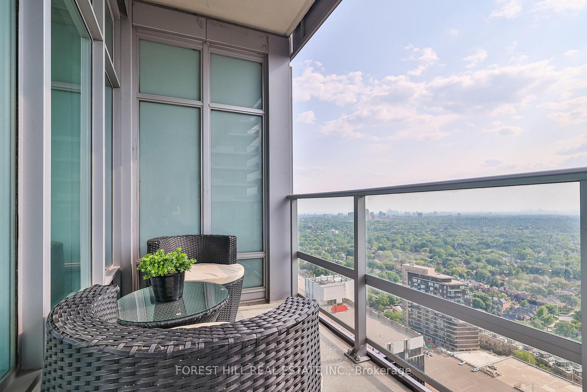 2191 Yonge St, #3906