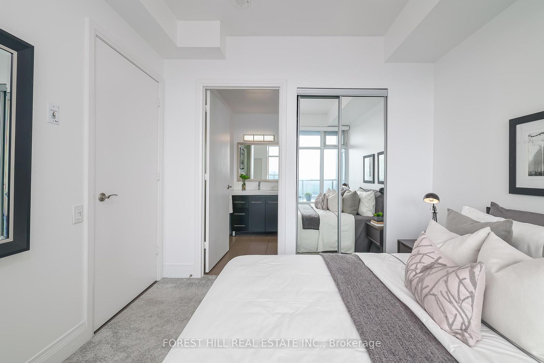 2191 Yonge St, #3906