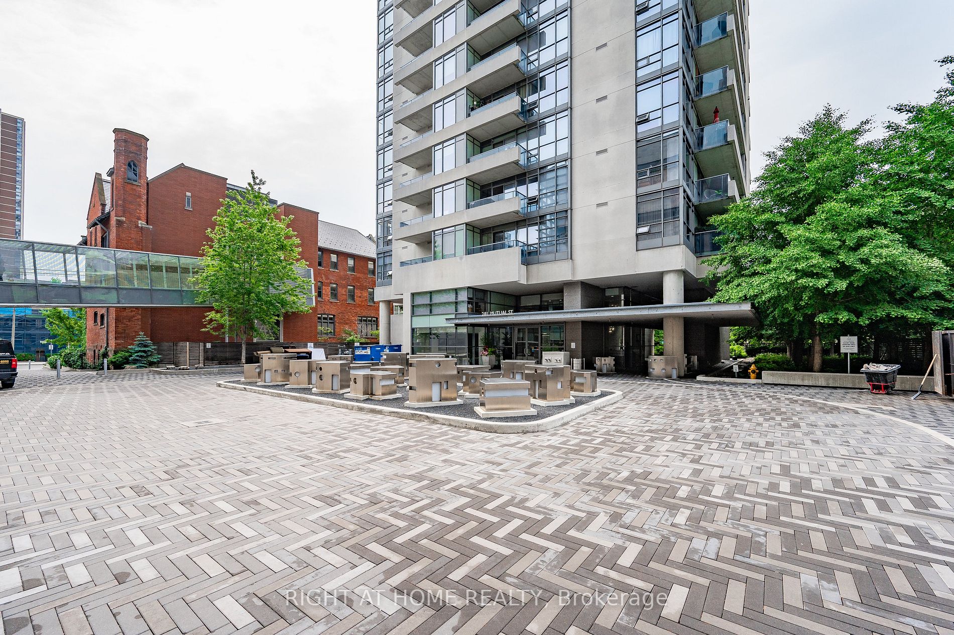 281 Mutual St, #1701