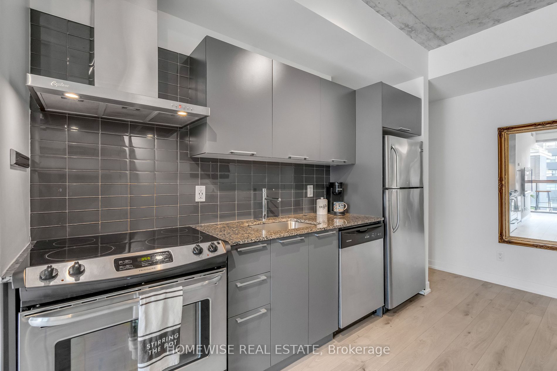 650 King St W, #602