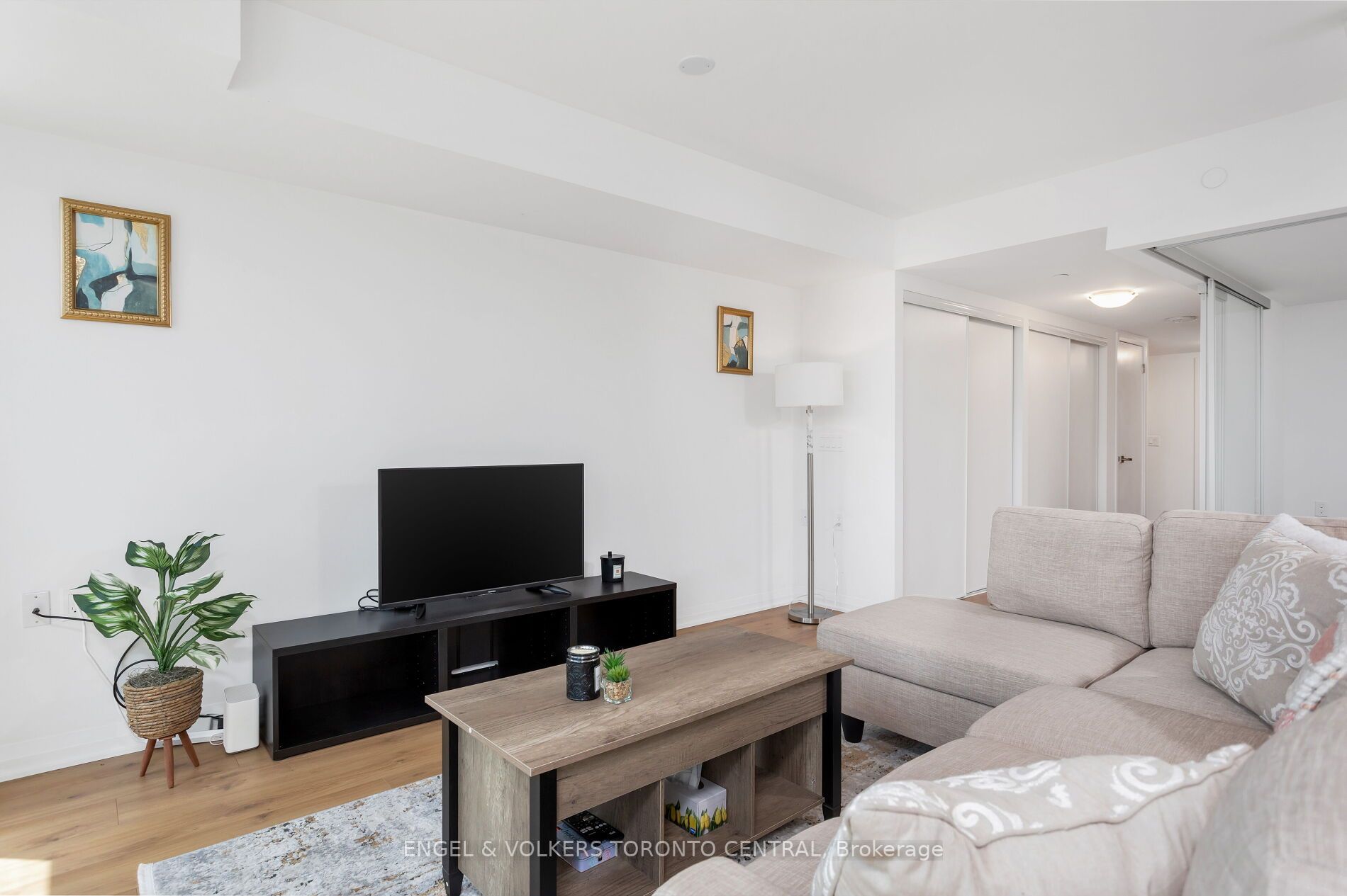 99 Foxbar Rd, #501
