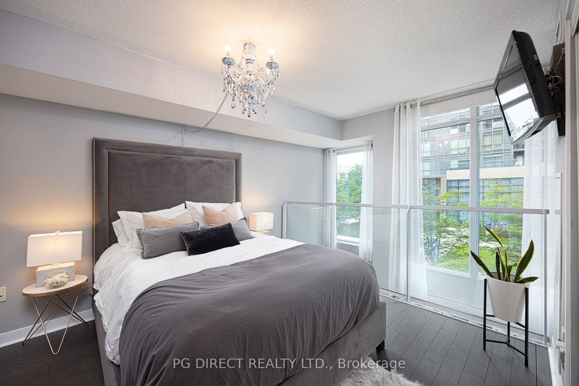 15 Brunel Crt, #103