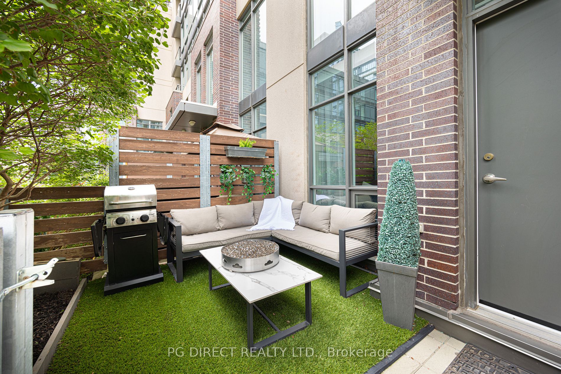 15 Brunel Crt, #103