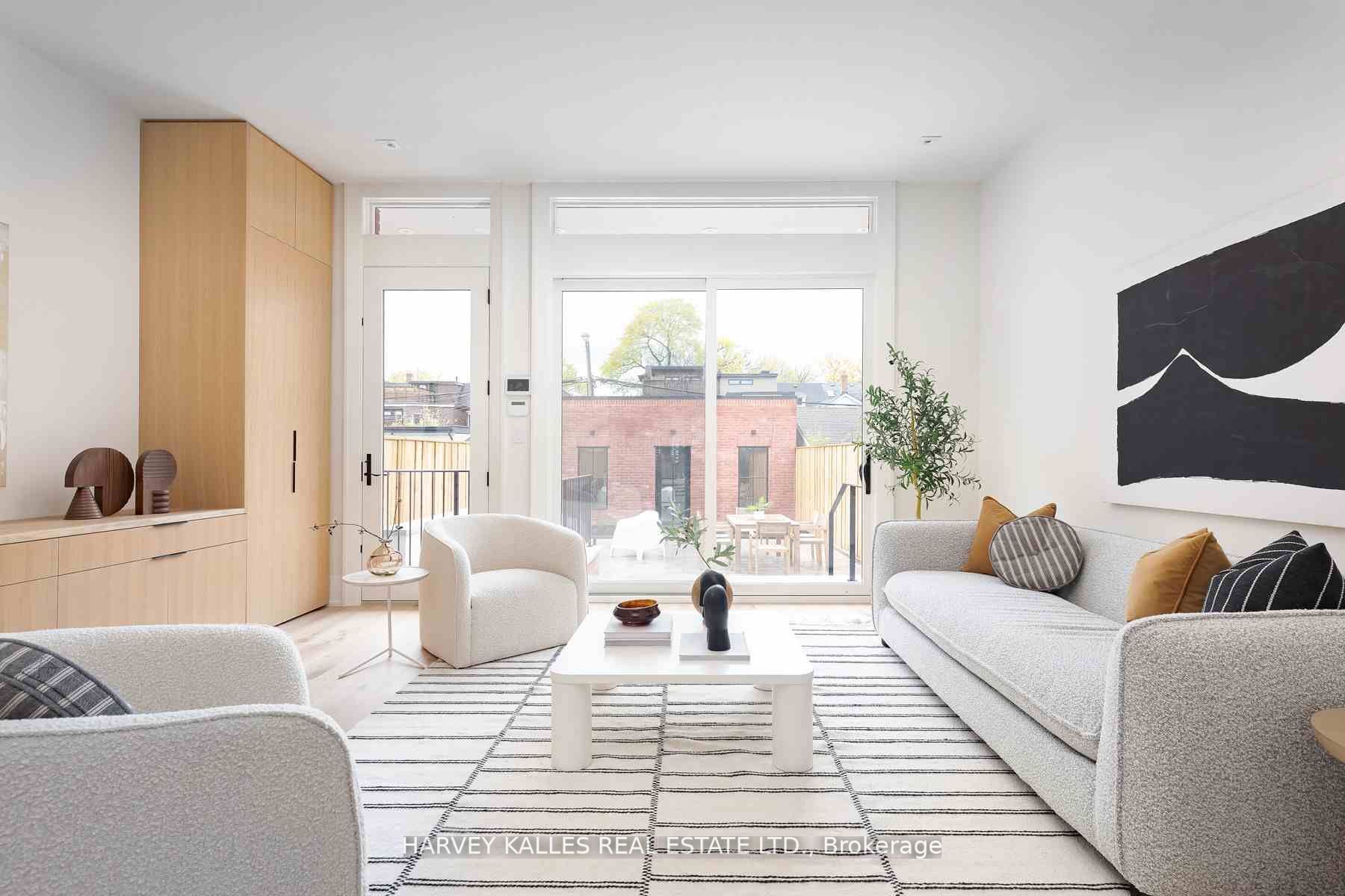 61 Foxley St