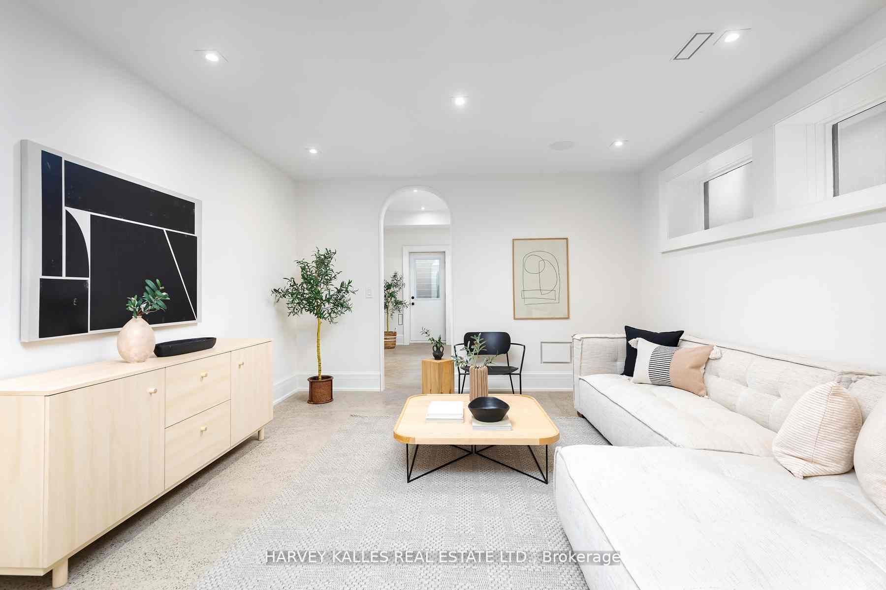 61 Foxley St