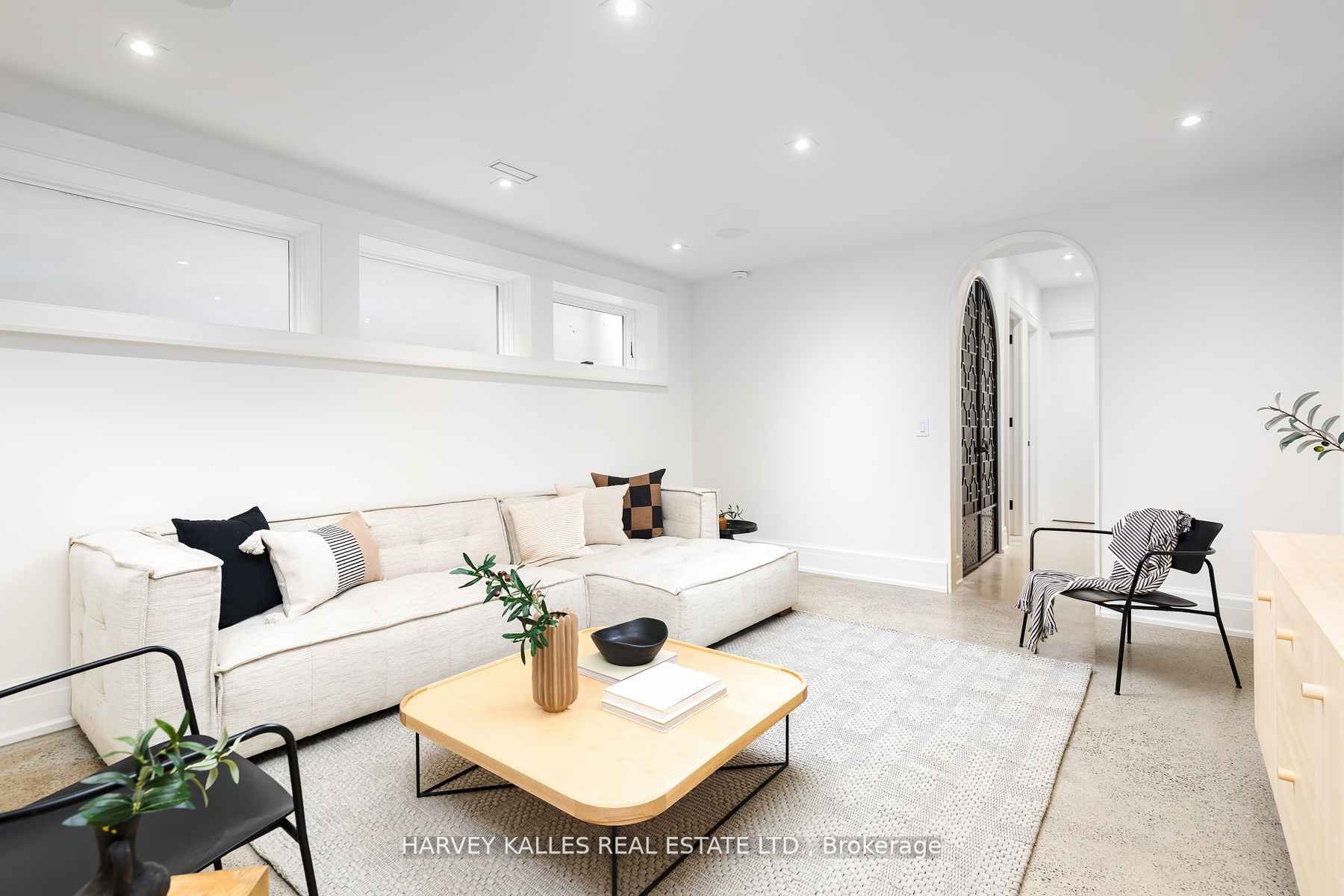 61 Foxley St