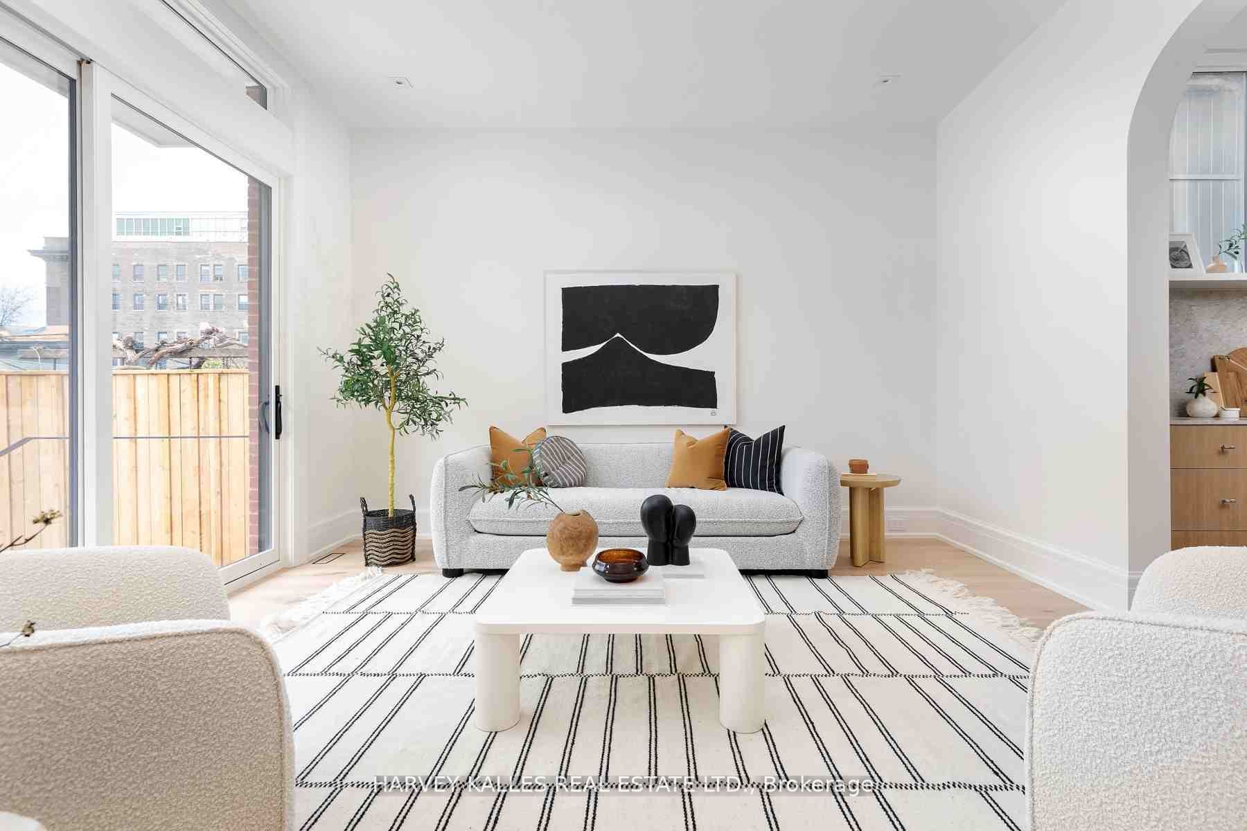 61 Foxley St