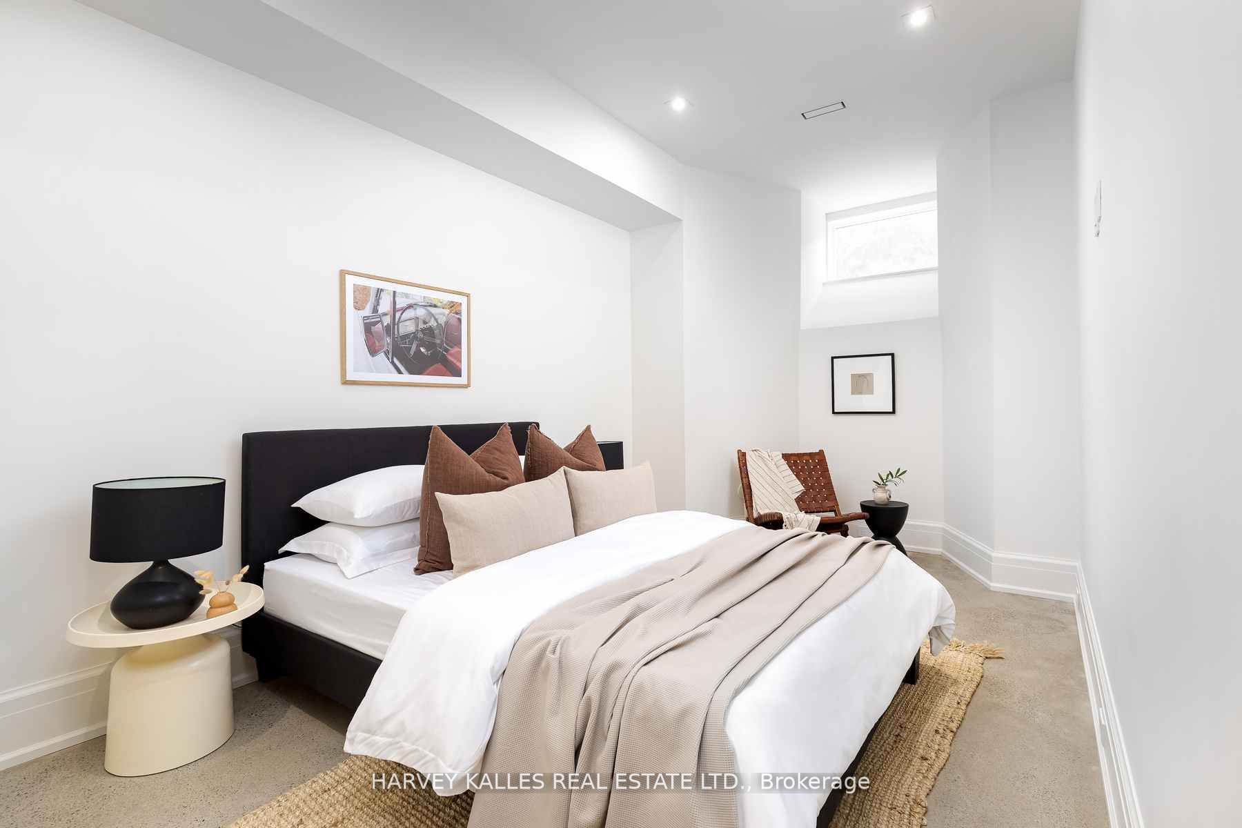 61 Foxley St