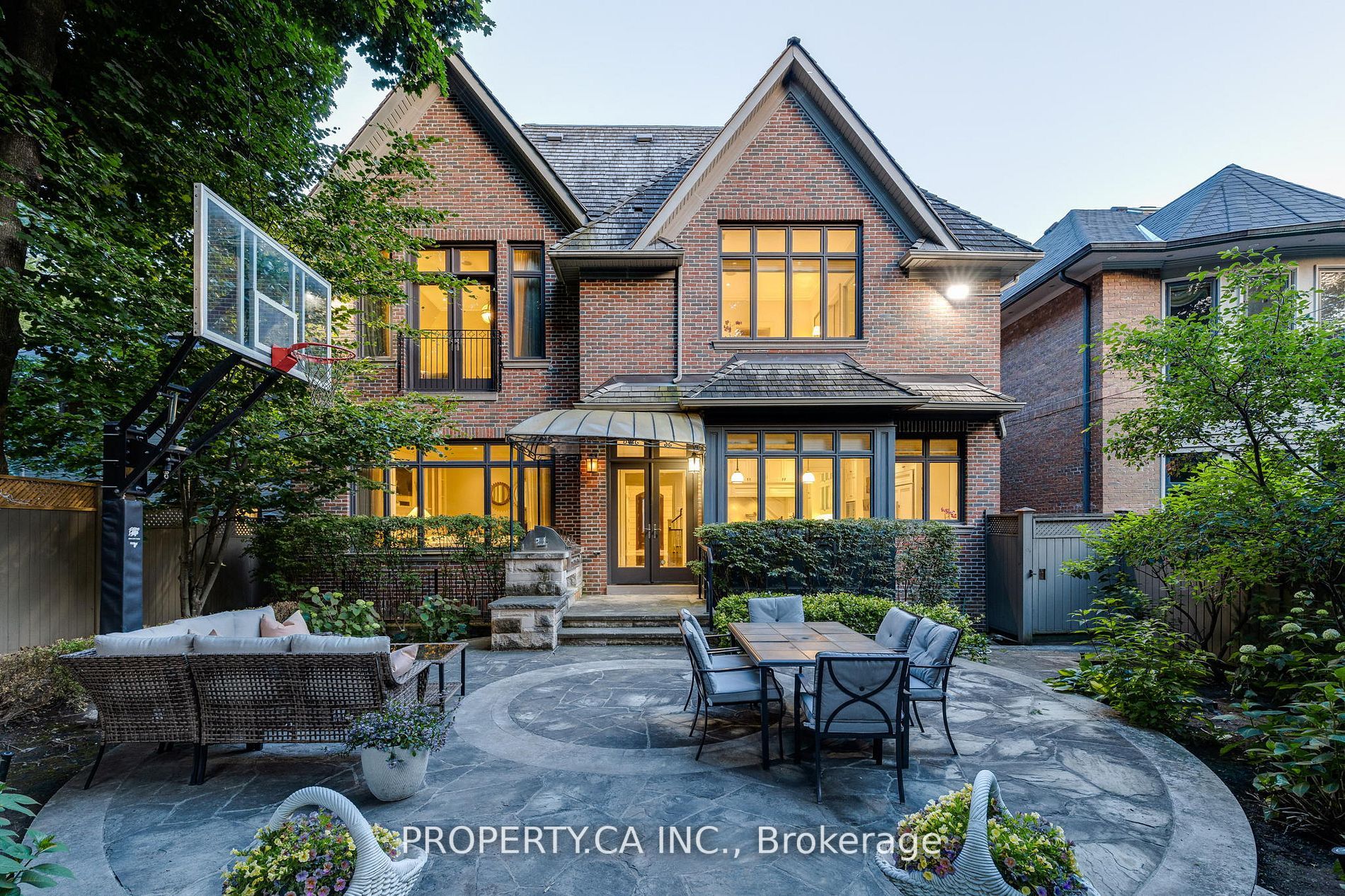 16 Delavan Ave