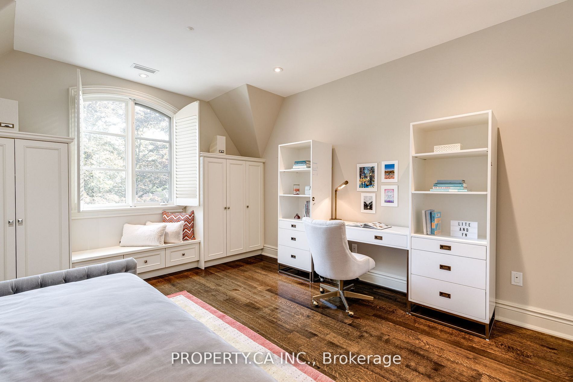 16 Delavan Ave